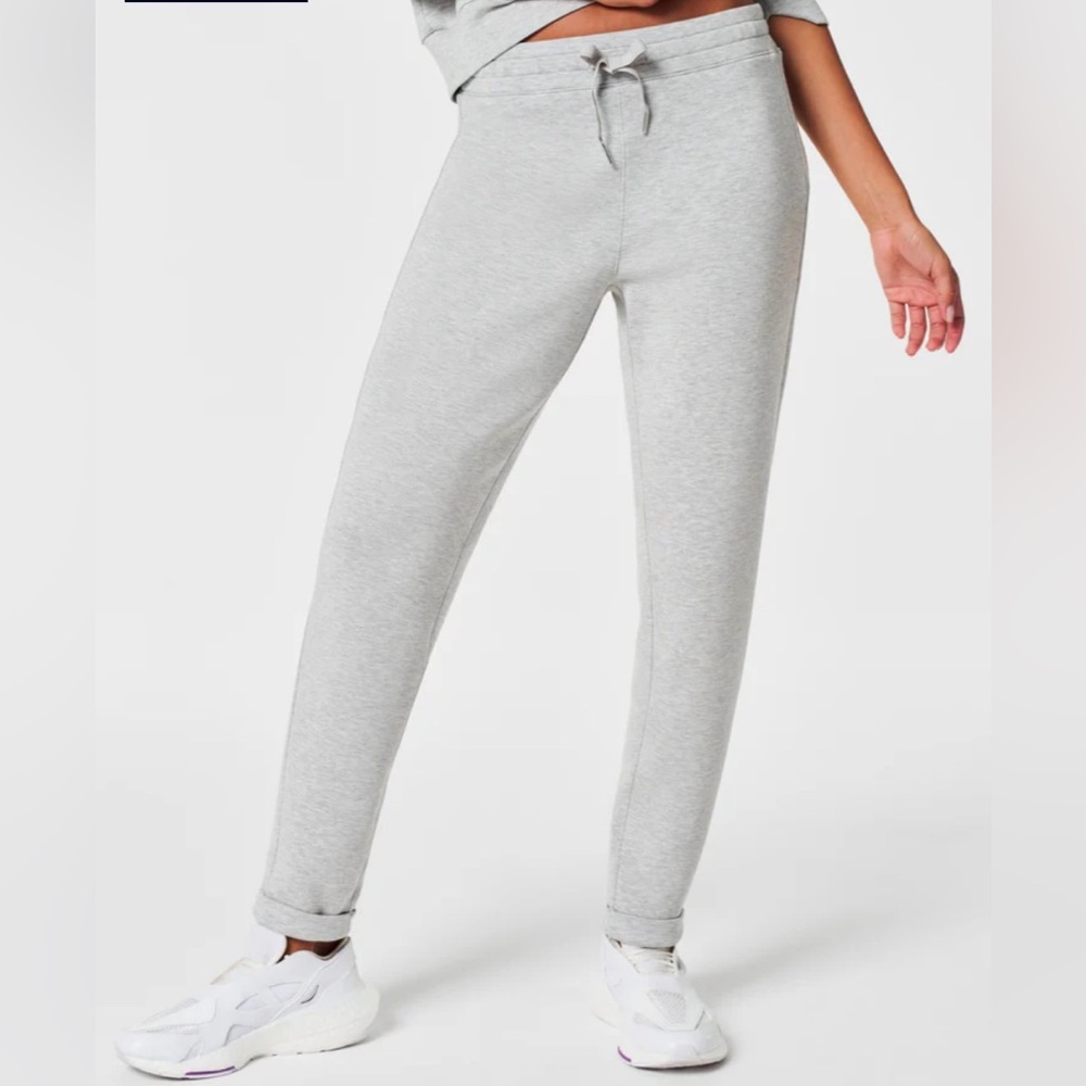 Airessentials Tapered Pant/Jogger NWT